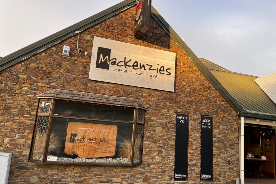 Mackenzies Bar & Grill